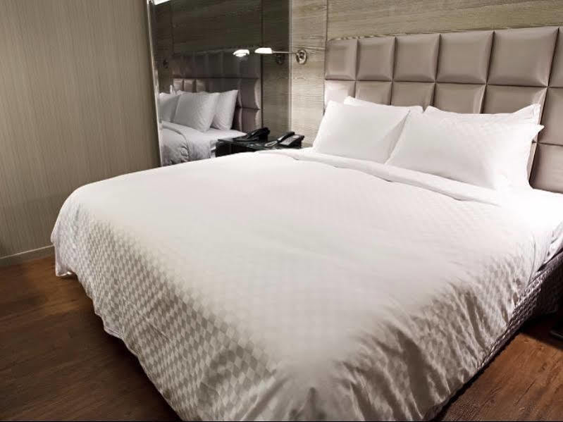 Royal Group Hotel Ho Yi Branch Kaohsiung Bagian luar foto